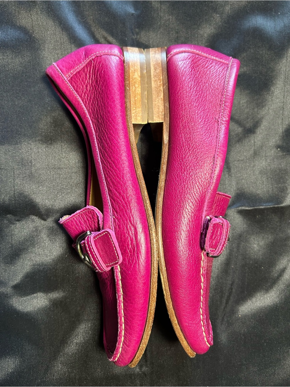 VINTAGE! Coach Fuchsia Leather Buckle Loafers - Picture 3 of 7